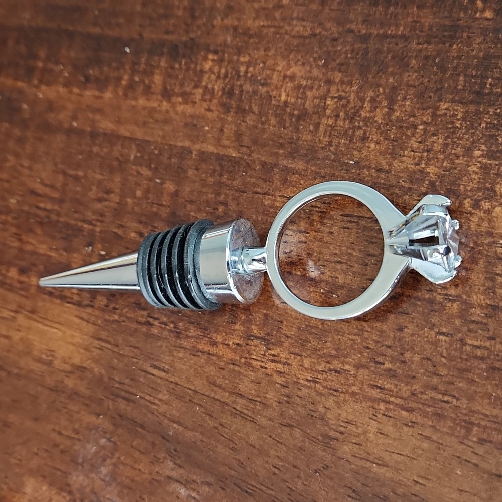 DIAMOND RING BOTTLE STOPPER. - Picture 1 of 3